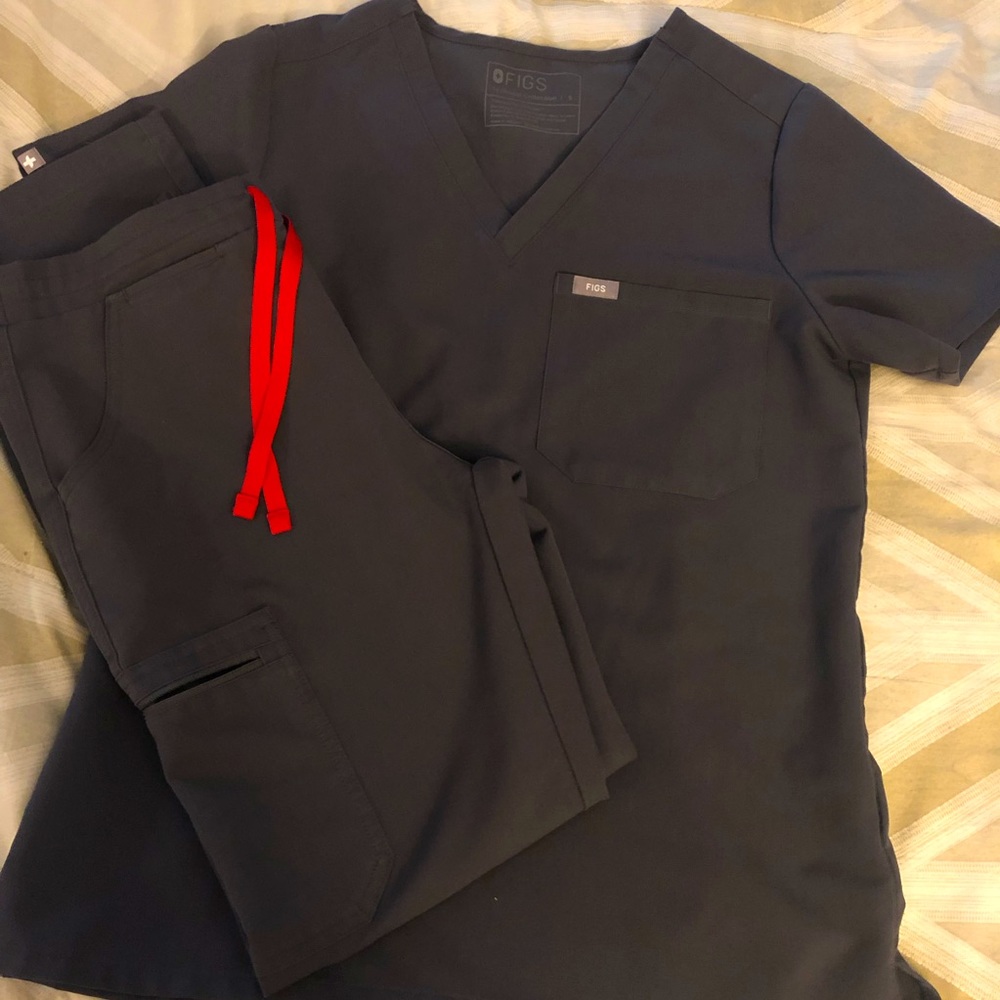 Figs scrub set in Charcoal